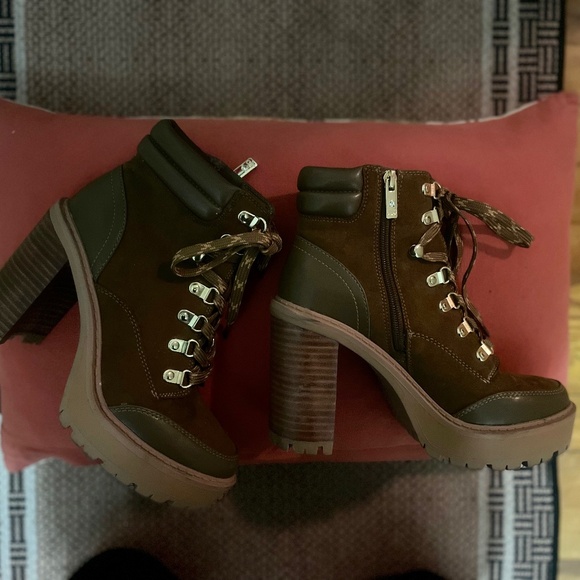 JLO Tan Chunky Heel Lace Up Booties - Picture 1 of 3